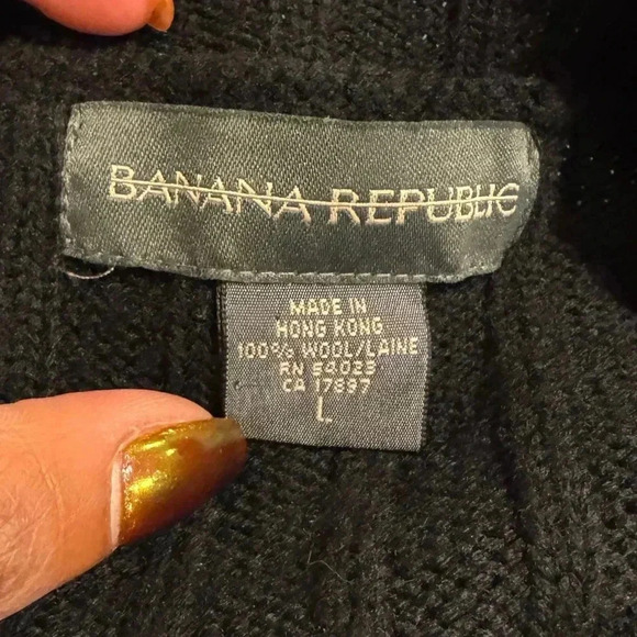 Banana Republic Black Wool V-neck ribbed sweater - Size Large - Picture 3 of 3